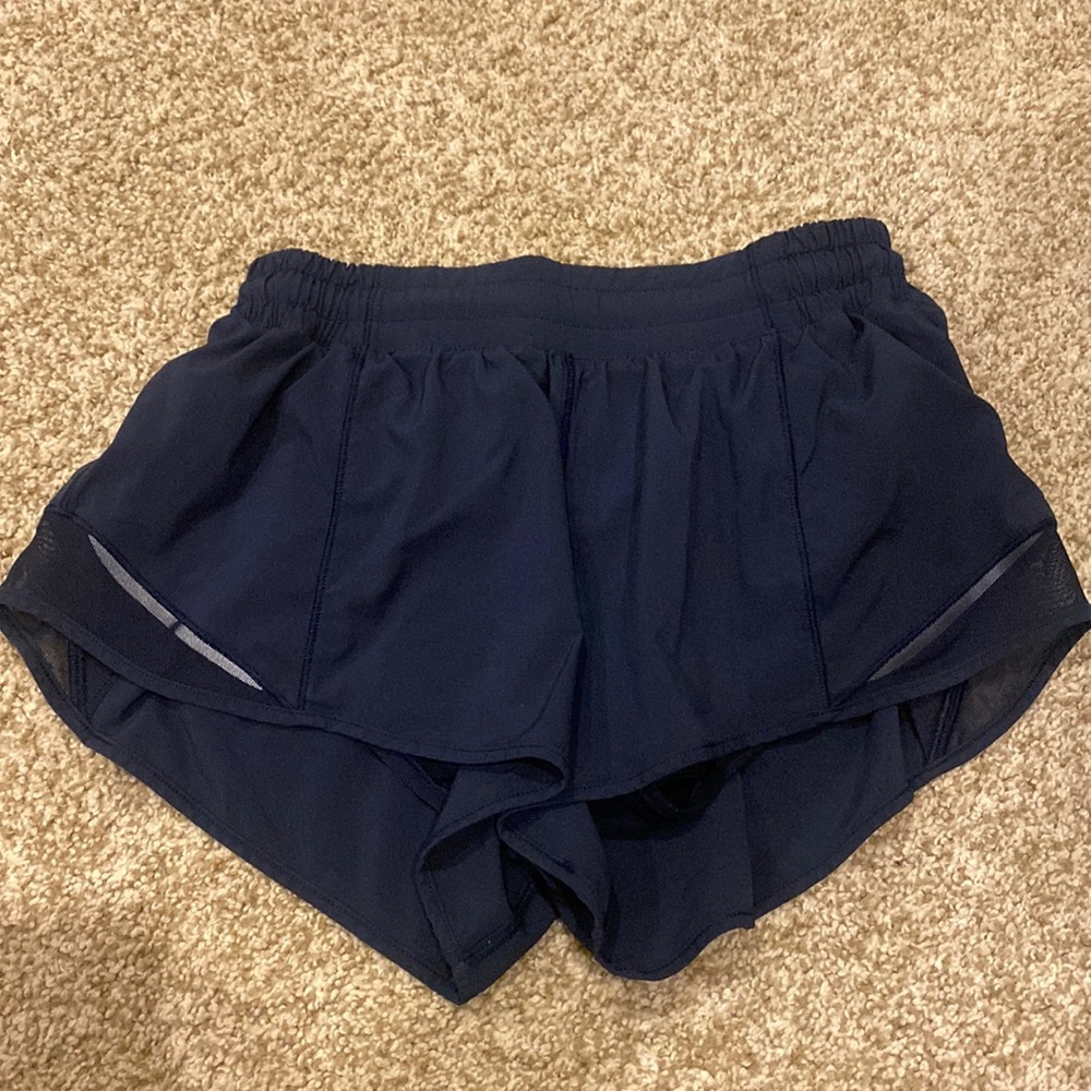 Lululemon Hotty Hot lined shorts 2.5”